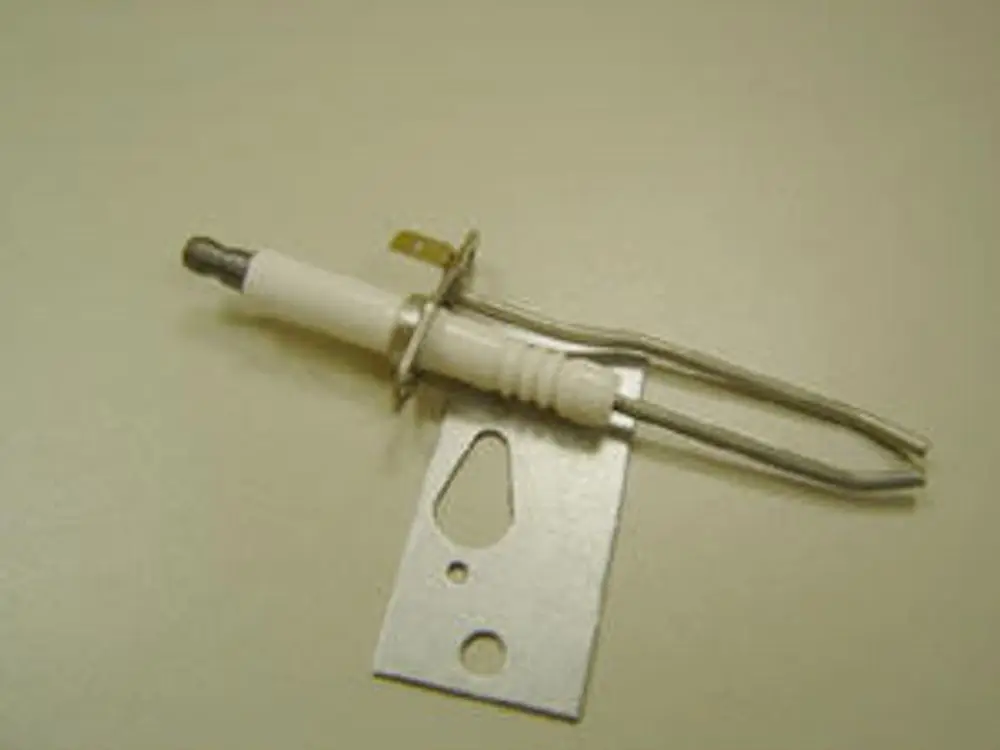 Glühelektrode der Marke Remeha, mit metallischem Ende und keramischem Körper, montiert auf einer Metallplatte für Wärmegewinnung.